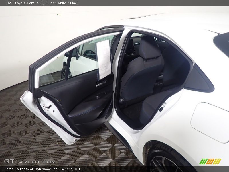 Super White / Black 2022 Toyota Corolla SE