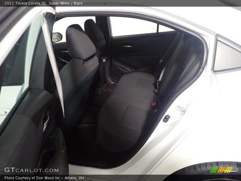 Super White / Black 2022 Toyota Corolla SE