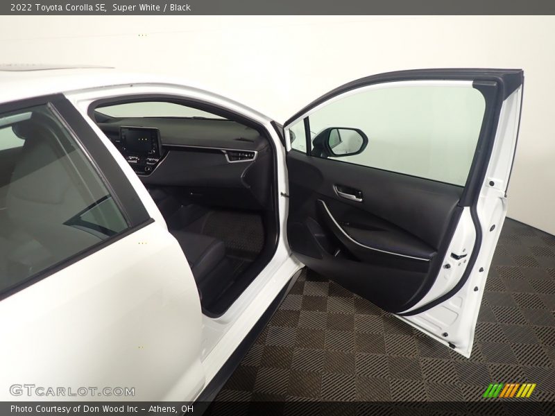Super White / Black 2022 Toyota Corolla SE