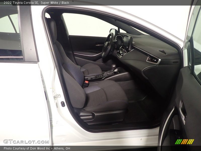 Super White / Black 2022 Toyota Corolla SE