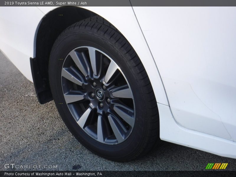 Super White / Ash 2019 Toyota Sienna LE AWD