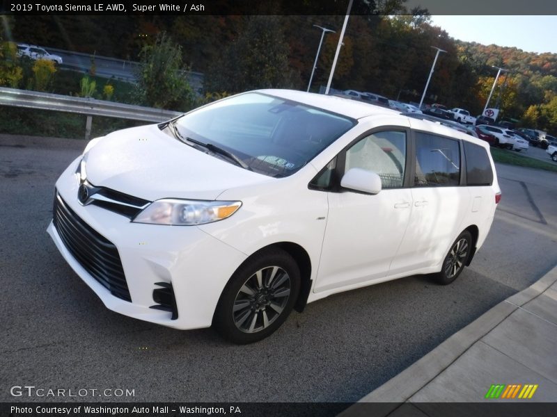 Super White / Ash 2019 Toyota Sienna LE AWD