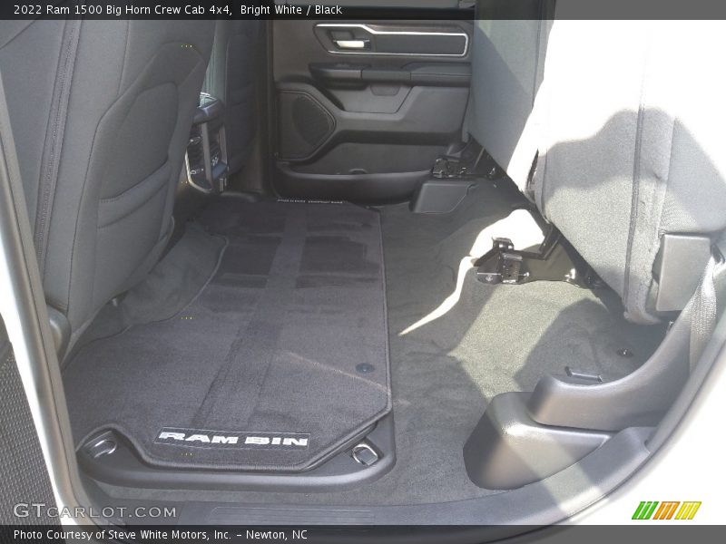 Bright White / Black 2022 Ram 1500 Big Horn Crew Cab 4x4