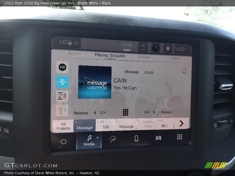 Bright White / Black 2022 Ram 1500 Big Horn Crew Cab 4x4