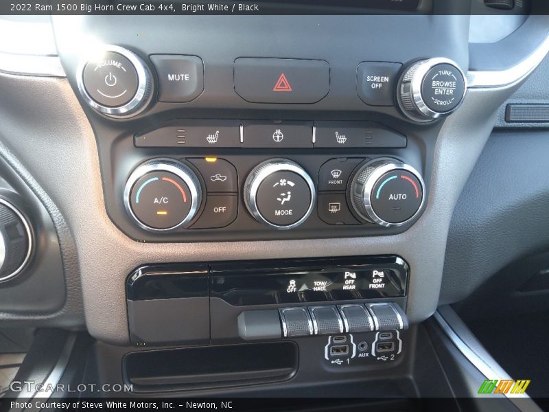 Bright White / Black 2022 Ram 1500 Big Horn Crew Cab 4x4