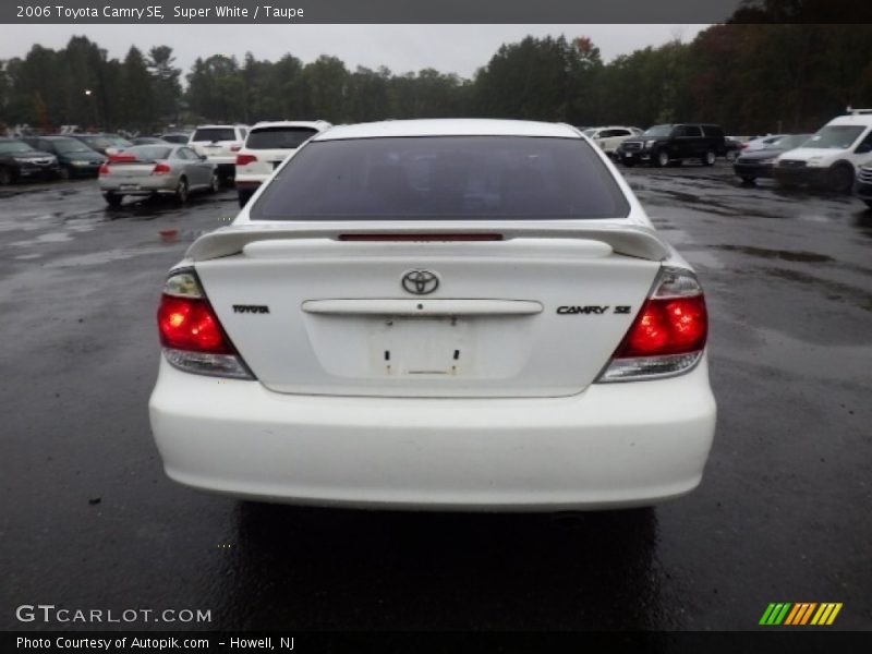 Super White / Taupe 2006 Toyota Camry SE