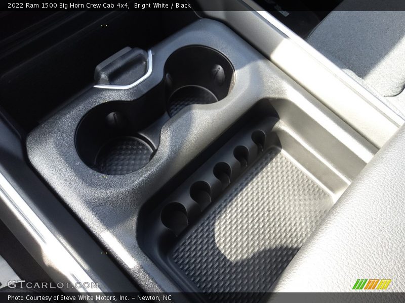 Bright White / Black 2022 Ram 1500 Big Horn Crew Cab 4x4