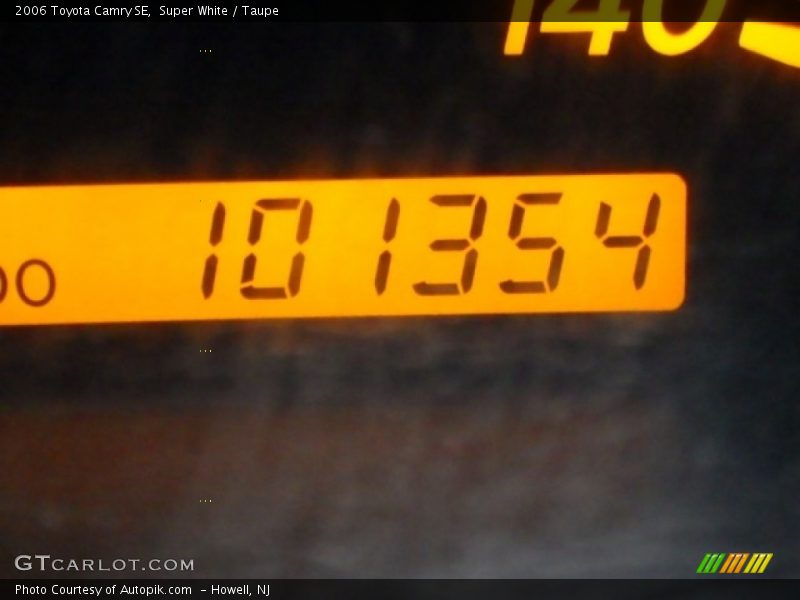 Super White / Taupe 2006 Toyota Camry SE