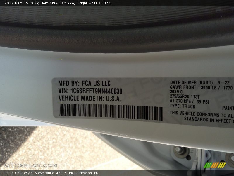 Bright White / Black 2022 Ram 1500 Big Horn Crew Cab 4x4