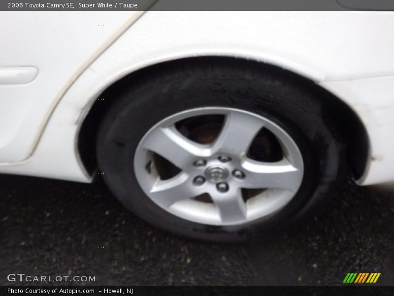 Super White / Taupe 2006 Toyota Camry SE