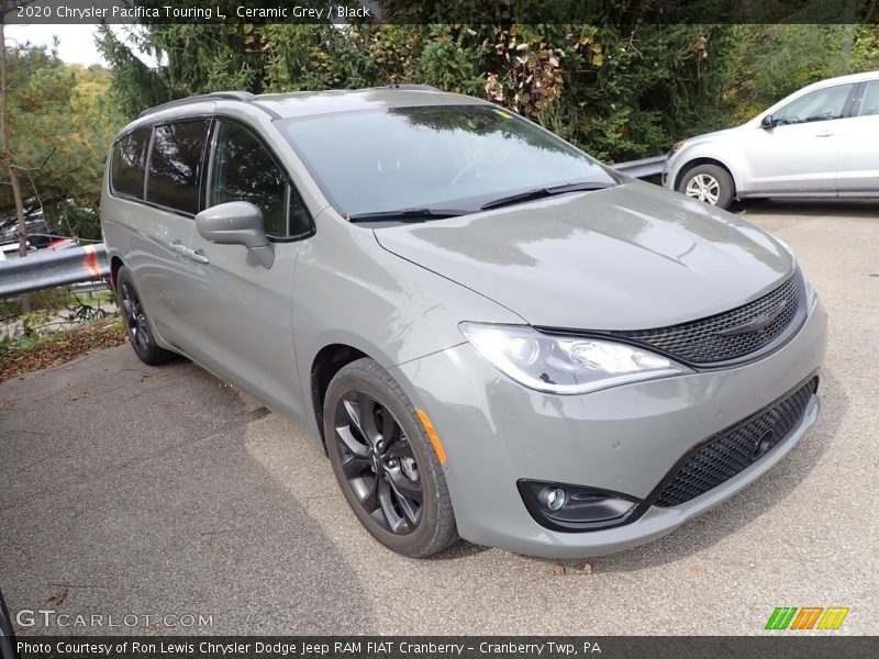 Front 3/4 View of 2020 Pacifica Touring L