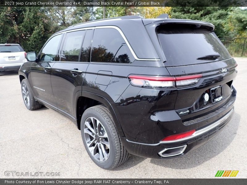 Diamond Black Crystal Pearl / Global Black 2023 Jeep Grand Cherokee Overland 4x4