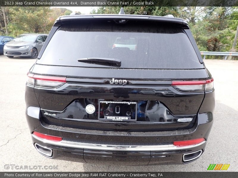 Diamond Black Crystal Pearl / Global Black 2023 Jeep Grand Cherokee Overland 4x4