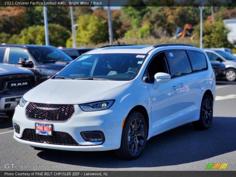 Bright White / Black 2022 Chrysler Pacifica Limited AWD