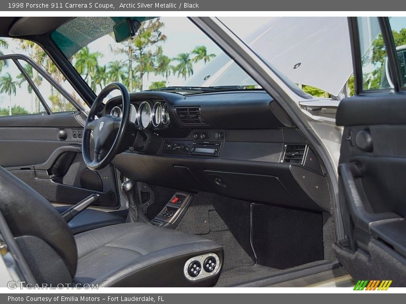 Dashboard of 1998 911 Carrera S Coupe