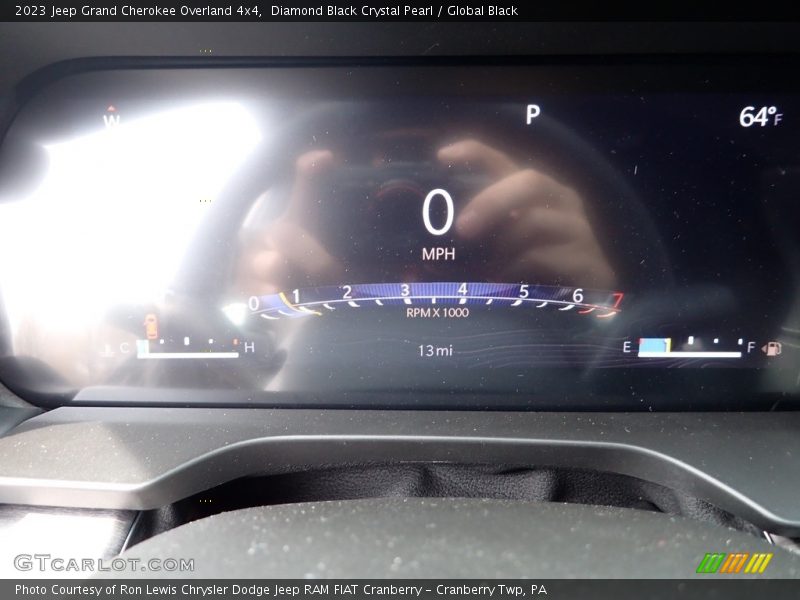 Diamond Black Crystal Pearl / Global Black 2023 Jeep Grand Cherokee Overland 4x4