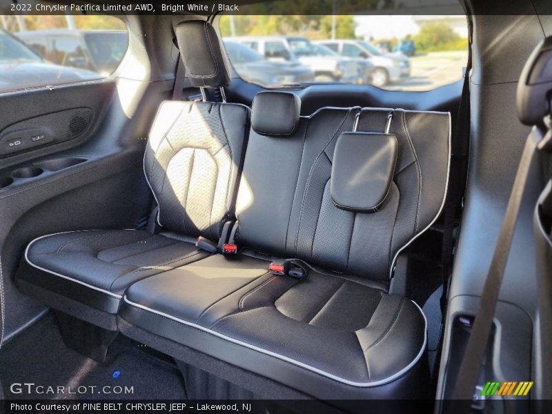 Bright White / Black 2022 Chrysler Pacifica Limited AWD