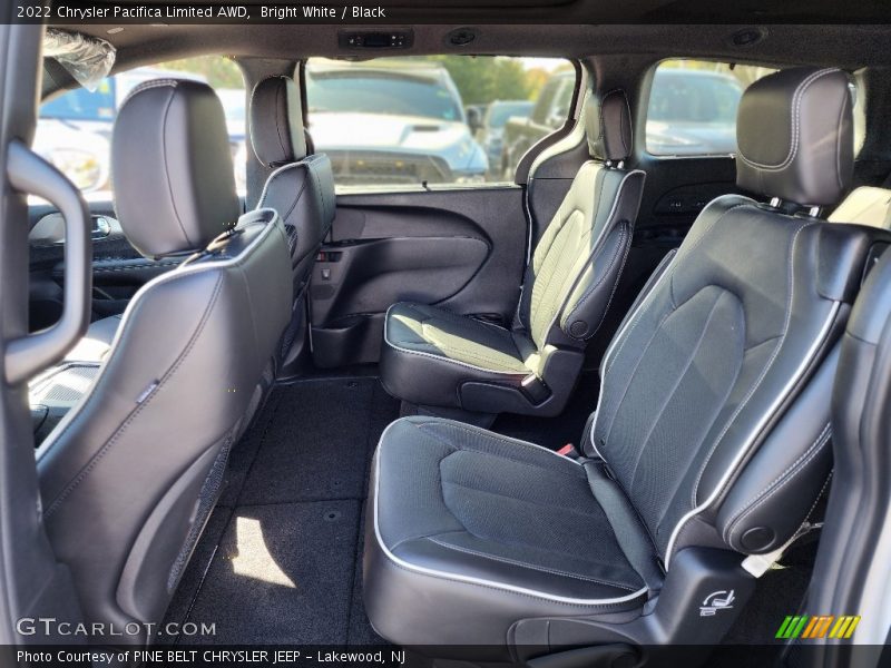 Bright White / Black 2022 Chrysler Pacifica Limited AWD