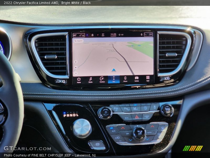 Bright White / Black 2022 Chrysler Pacifica Limited AWD