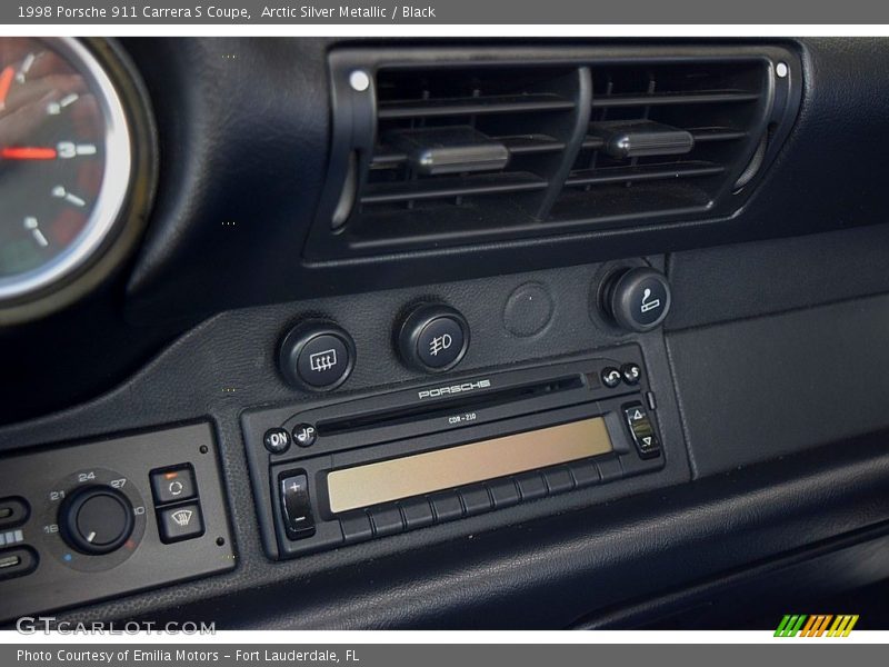 Audio System of 1998 911 Carrera S Coupe