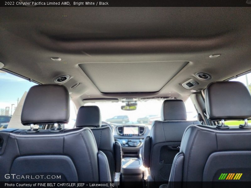 Bright White / Black 2022 Chrysler Pacifica Limited AWD