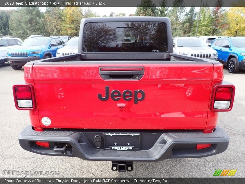 Firecracker Red / Black 2023 Jeep Gladiator Sport 4x4