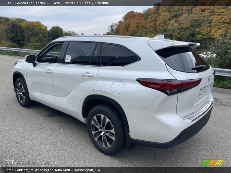 Wind Chill Pearl / Graphite 2022 Toyota Highlander XLE AWD