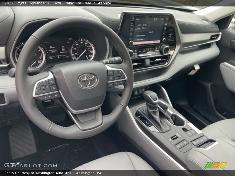 Wind Chill Pearl / Graphite 2022 Toyota Highlander XLE AWD