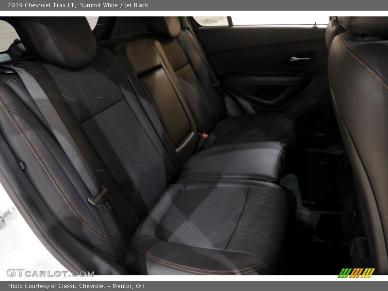 Summit White / Jet Black 2019 Chevrolet Trax LT