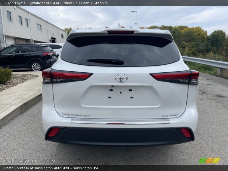 Wind Chill Pearl / Graphite 2022 Toyota Highlander XLE AWD