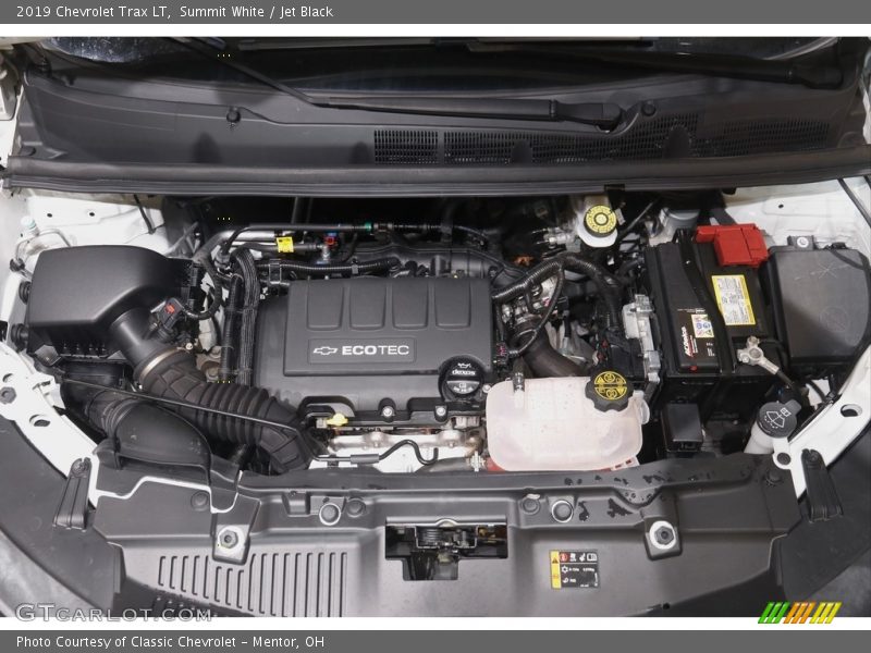 Summit White / Jet Black 2019 Chevrolet Trax LT