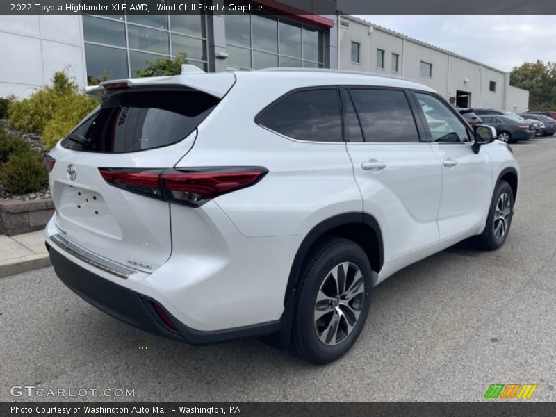 Wind Chill Pearl / Graphite 2022 Toyota Highlander XLE AWD