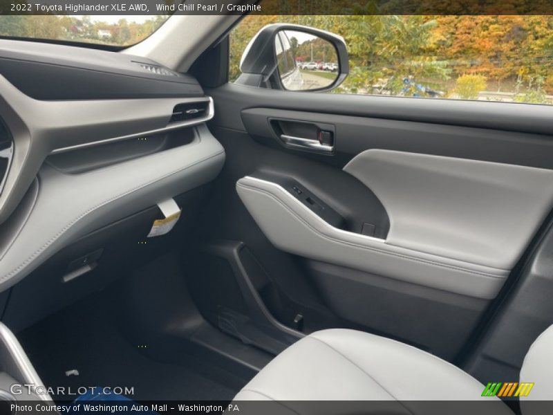 Wind Chill Pearl / Graphite 2022 Toyota Highlander XLE AWD