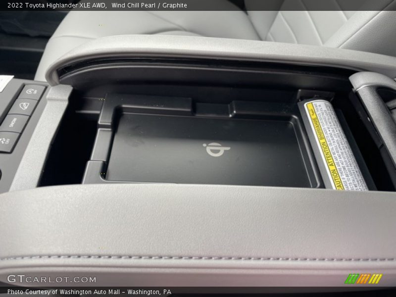 Wind Chill Pearl / Graphite 2022 Toyota Highlander XLE AWD
