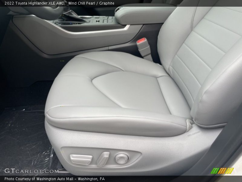 Wind Chill Pearl / Graphite 2022 Toyota Highlander XLE AWD