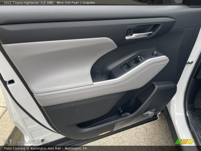 Wind Chill Pearl / Graphite 2022 Toyota Highlander XLE AWD