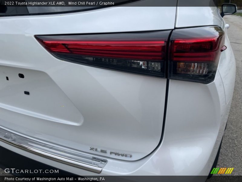 Wind Chill Pearl / Graphite 2022 Toyota Highlander XLE AWD