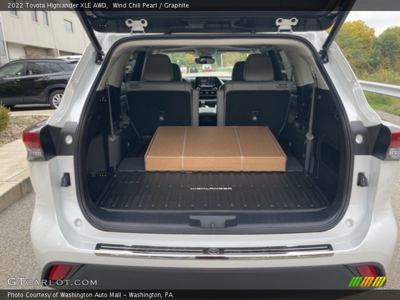 Wind Chill Pearl / Graphite 2022 Toyota Highlander XLE AWD