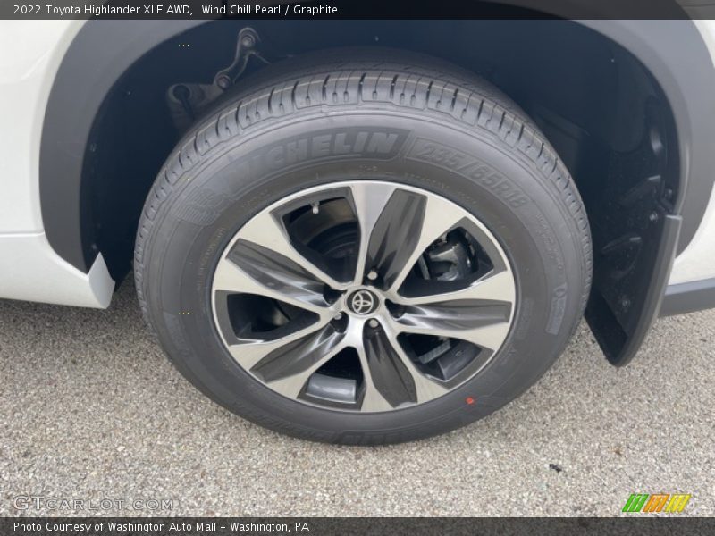 Wind Chill Pearl / Graphite 2022 Toyota Highlander XLE AWD