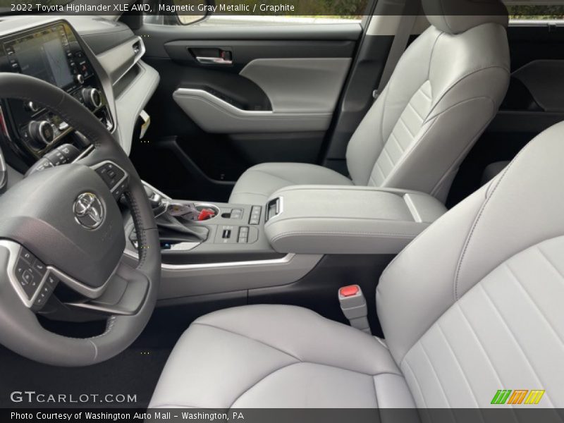  2022 Highlander XLE AWD Graphite Interior