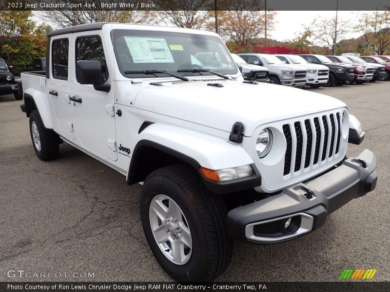 Front 3/4 View of 2023 Gladiator Sport 4x4