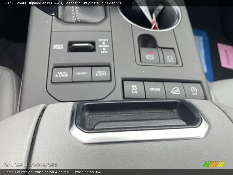 Magnetic Gray Metallic / Graphite 2022 Toyota Highlander XLE AWD