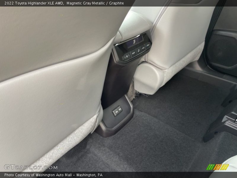 Magnetic Gray Metallic / Graphite 2022 Toyota Highlander XLE AWD