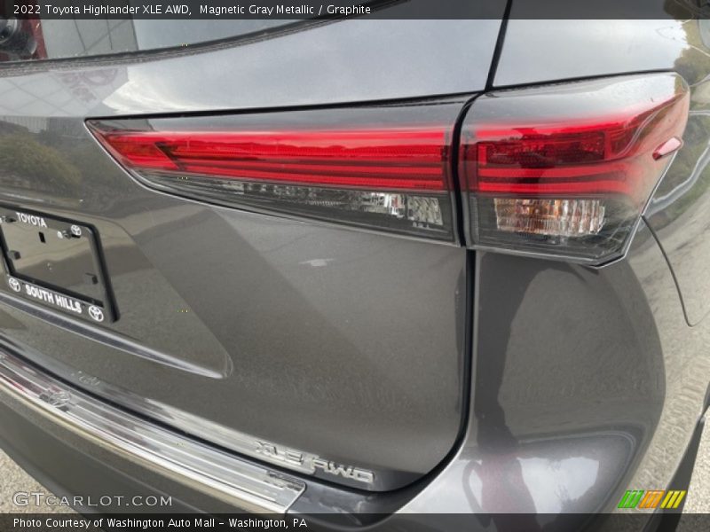 Magnetic Gray Metallic / Graphite 2022 Toyota Highlander XLE AWD