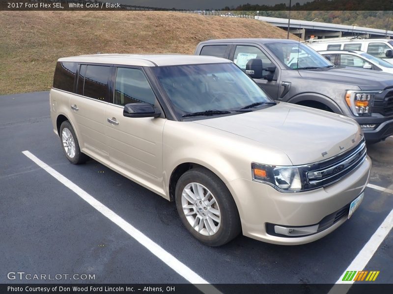 Front 3/4 View of 2017 Flex SEL