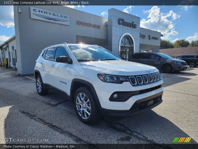 Bright White / Black 2022 Jeep Compass Latitude Lux 4x4
