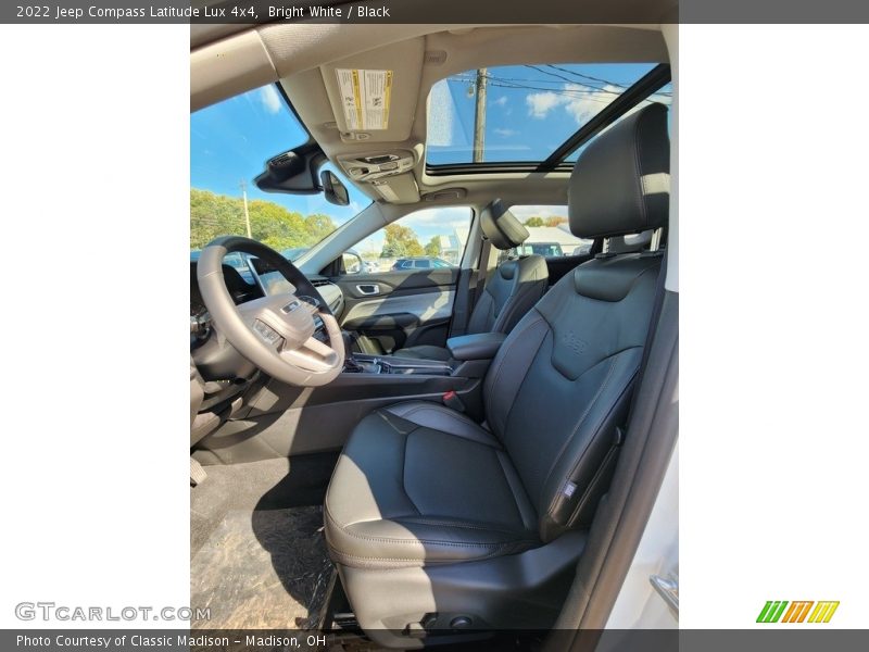 Bright White / Black 2022 Jeep Compass Latitude Lux 4x4