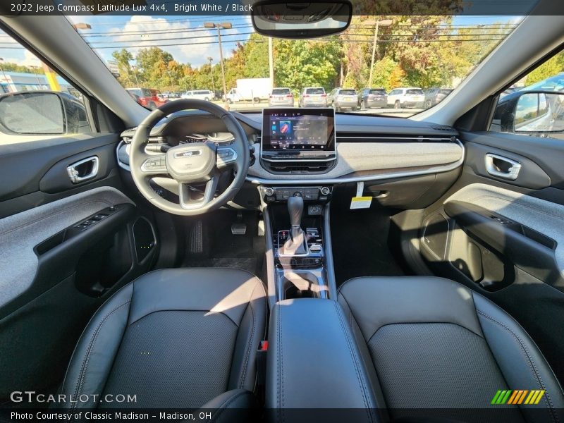 Bright White / Black 2022 Jeep Compass Latitude Lux 4x4