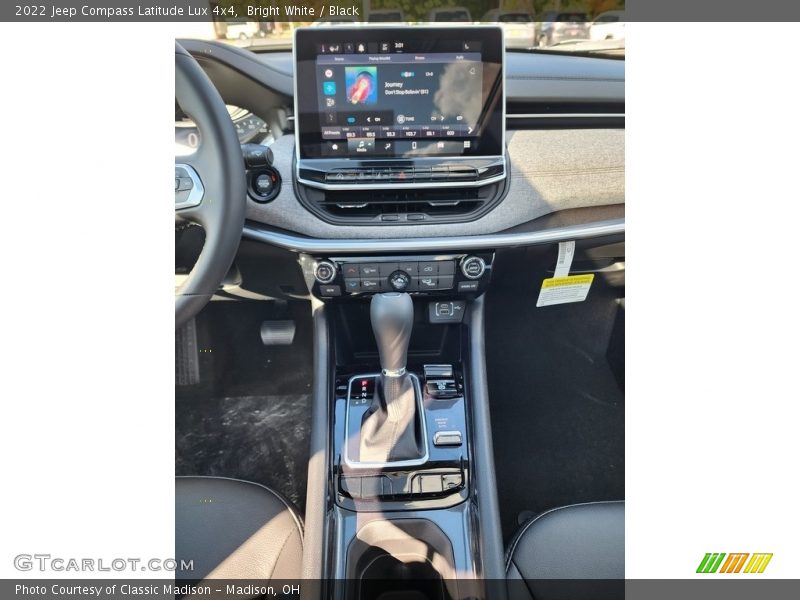 Bright White / Black 2022 Jeep Compass Latitude Lux 4x4