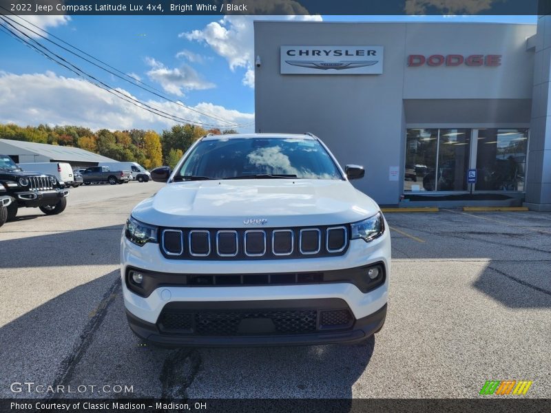 Bright White / Black 2022 Jeep Compass Latitude Lux 4x4